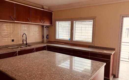 DOUALA 3ᵉ – YATCHIKA : MAGNIFIQUE DUPLEX AVEC PISCINE, 4 CHAMBRES ET 7 DOUCHES, À 100 MILLIONS FCFA