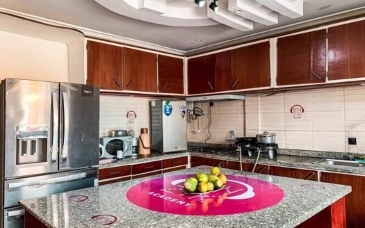DOUALA 3ᵉ – YATCHIKA : MAGNIFIQUE DUPLEX AVEC PISCINE, 4 CHAMBRES ET 7 DOUCHES, À 100 MILLIONS FCFA