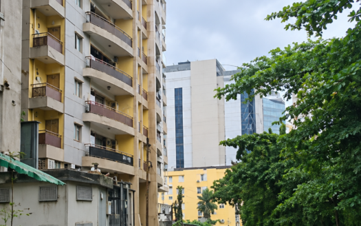 OPPORTUNITÉ D’EXCEPTION : TERRAIN TITRÉ DE 1 101 M² AU CŒUR DE BONANJO